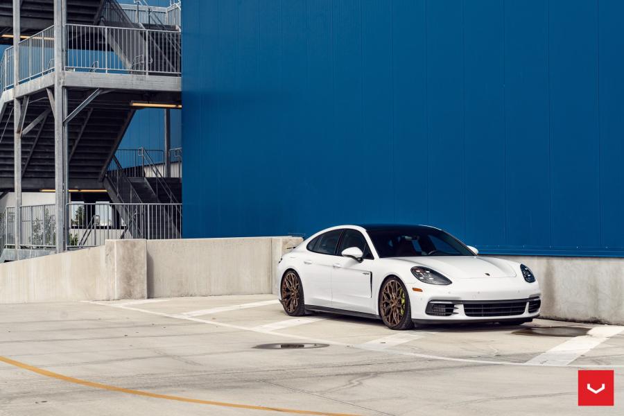  Porsche Panamera 4 on Vossen Wheels 2019 года  (фото 12 из 17)